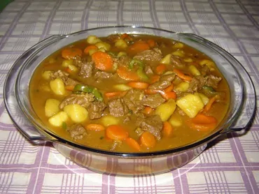 Carne Ao Curry Com Batatas E Cenoura 