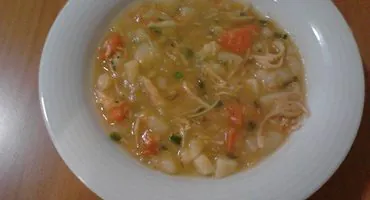 Sopa De Frango Desfiado Com Legumes - Mulher Das Receitas
