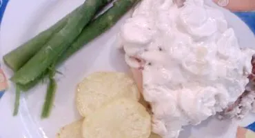 Peixe Branco Com Molho De Creme De Champignons, Batata E Aspargos Cozidos - Mulher Das Receitas