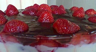 Torta De Morango Com Chocolate - Mulher Das Receitas
