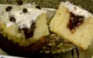 Cupcake De Baunilha Com Recheio De Brigadeiro E Cobertura De Chantilly - Mulher Das Receitas