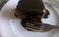 Bolo de chocolate com cobertura cremosa - Mulher das Receitas