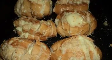Pão Francês Assado Com Creme De Alho - Mulher Das Receitas